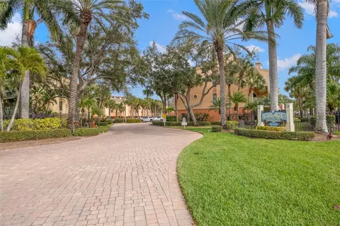 529 Sandy Hook Rd, Treasure Island, FL 33706