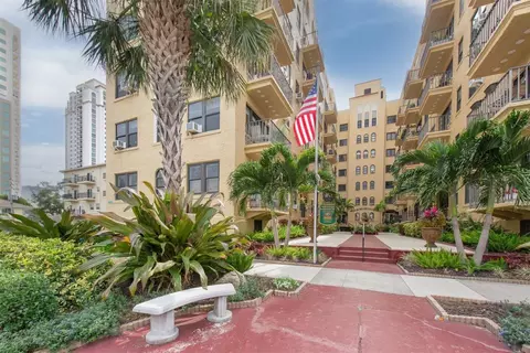 130 4th Ave N #201, Saint Petersburg, FL 33701