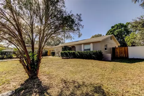 5525 Pine Cir NE, Saint Petersburg, FL 33703