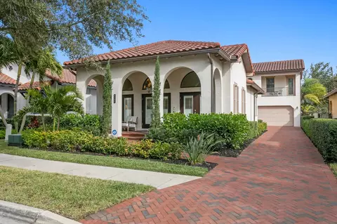6141 Yeats Manor Dr, Tampa, FL 33616