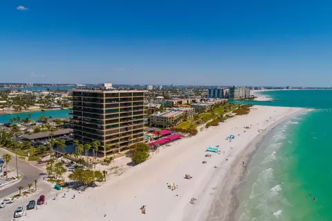7650 Bayshore Dr #1105, Treasure Island, FL 33706
