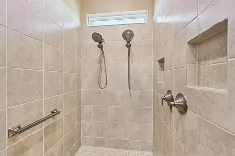 Bath - 15906 39th Gln E, Parrish, FL 34219 photo 3 of 5