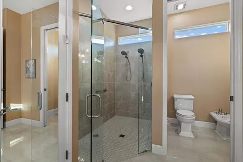 Bath - 15906 39th Gln E, Parrish, FL 34219 photo 2 of 5
