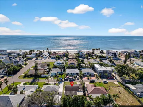 16105 1st St E, Redington Beach, FL 33708