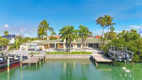 482 Hermosita Dr, Saint Pete Beach, FL 33706