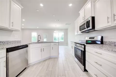 Kitchen - 16437 66th Ln E, Parrish, FL 34219 photo 2 of 3