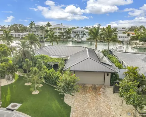 735 126th Ave, Treasure Island, FL 33706