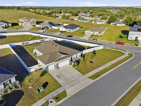 2201 Gladiolus Ln, Mascotte, FL 34753