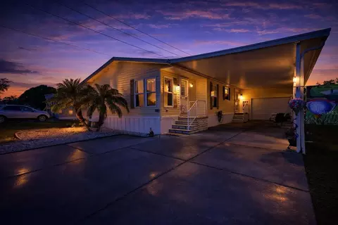 37338 Sandra Ave, Zephyrhills, FL 33542