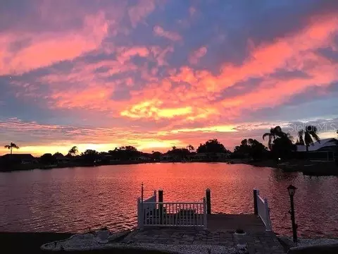 1710 New Bedford Dr, Sun City Center, FL 33573