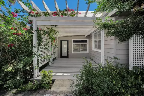 1122 E Oakwood St, Tarpon Springs, FL 34689