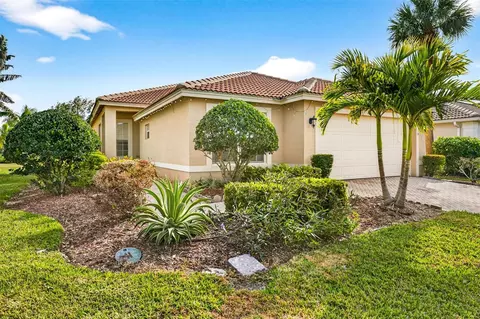 15709 Crystal Waters Dr, Wimauma, FL 33598