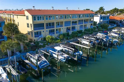 1067 Pinellas Bayway S, Saint Petersburg, FL 33715