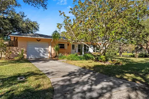 546 Forest Pkwy E, Largo, FL 33771