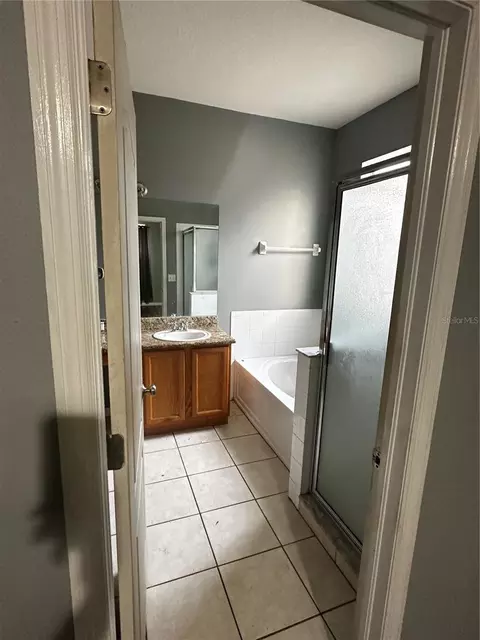 403 Thicket Crest Rd, Seffner, FL 33584 photo 3