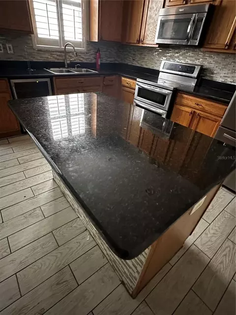403 Thicket Crest Rd, Seffner, FL 33584 photo 2