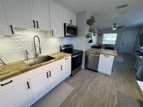 Kitchen - 1863 Pasadena Dr, Dunedin, FL 34698 photo 4 of 6