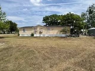 3230 Bohannon Rd, Zephyrhills, FL 33541