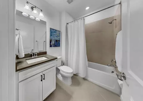 Bath - 14115 Hammock Crest Way, Riverview, FL 33569 photo 2 of 2