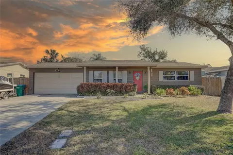 8497 137th St, Seminole, FL 33776