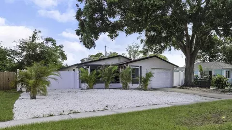 5413 15th Ave S, Gulfport, FL 33707