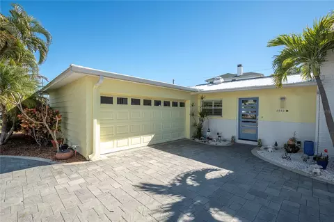 6933 S Shore Dr S, Saint Petersburg, FL 33707