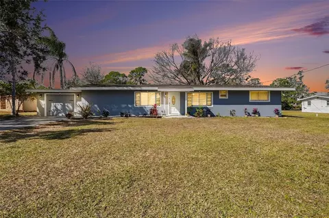 307 Campus Dr, Ruskin, FL 33570