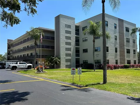 6190 80th St N #204, Saint Petersburg, FL 33709