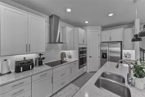 Kitchen - 7430 Pool Compass Loop, Wesley Chapel, FL 33545 photo 4 of 9