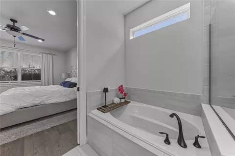 Bath - 7430 Pool Compass Loop, Wesley Chapel, FL 33545 photo 4 of 6
