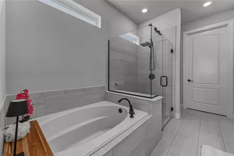 Bath - 7430 Pool Compass Loop, Wesley Chapel, FL 33545 photo 2 of 6