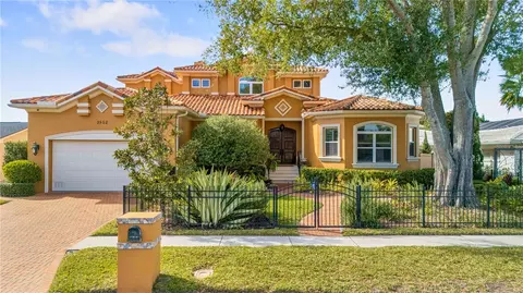 3952 Versailles Dr, Tampa, FL 33634