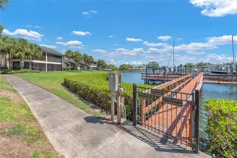 Exterior - 614 Yardarm Dr #7, Apollo Beach, FL 33572 photo 8 of 9