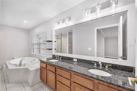 Bath - 614 Yardarm Dr #7, Apollo Beach, FL 33572 photo 1 of 3