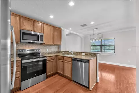 Kitchen - 614 Yardarm Dr #7, Apollo Beach, FL 33572 photo 2 of 3