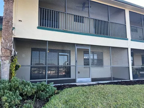 Exterior - 614 Yardarm Dr #7, Apollo Beach, FL 33572 photo 5 of 9