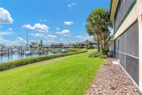 Exterior - 614 Yardarm Dr #7, Apollo Beach, FL 33572 photo 4 of 9
