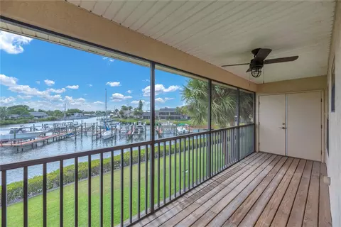Exterior - 614 Yardarm Dr #7, Apollo Beach, FL 33572 photo 6 of 9