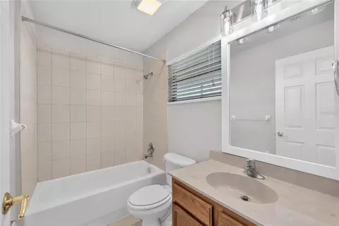 Bath - 614 Yardarm Dr #7, Apollo Beach, FL 33572 photo 2 of 3