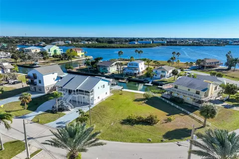 6424 Driftwood Dr, Hudson, FL 34667