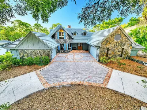3522 Shoreline Cir, Palm Harbor, FL 34684