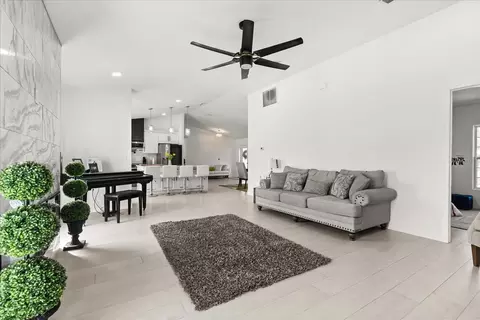 Other - 812 Chastain Rd, Seffner, FL 33584 photo 2 of 5