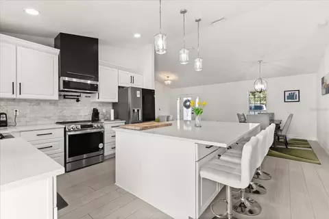 Kitchen - 812 Chastain Rd, Seffner, FL 33584 photo 2 of 3