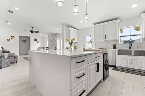 Kitchen - 812 Chastain Rd, Seffner, FL 33584 photo 1 of 3
