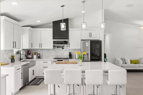 Kitchen - 812 Chastain Rd, Seffner, FL 33584 photo 3 of 3