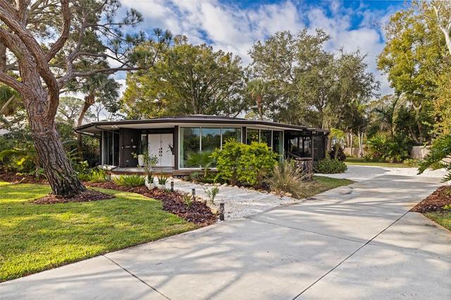 7117 Sunshine Dr S, Saint Petersburg, FL 33705