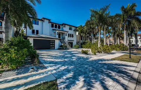 218 Sydney Ln, Redington Shores, FL 33708