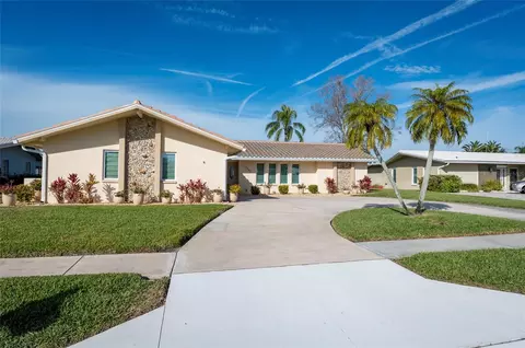 13797 Pinecrest Dr, Largo, FL 33774