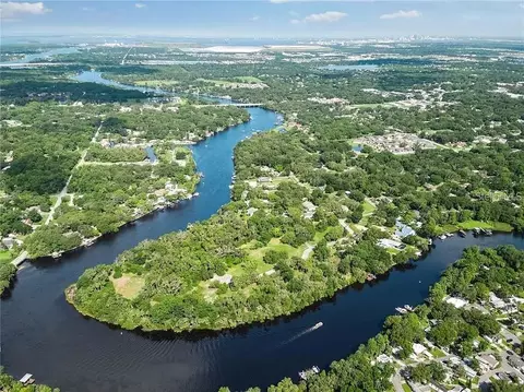8353 Alafia Pointe Dr, Riverview, FL 33578