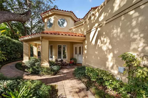 1105 Flores De Avila, Tampa, FL 33613